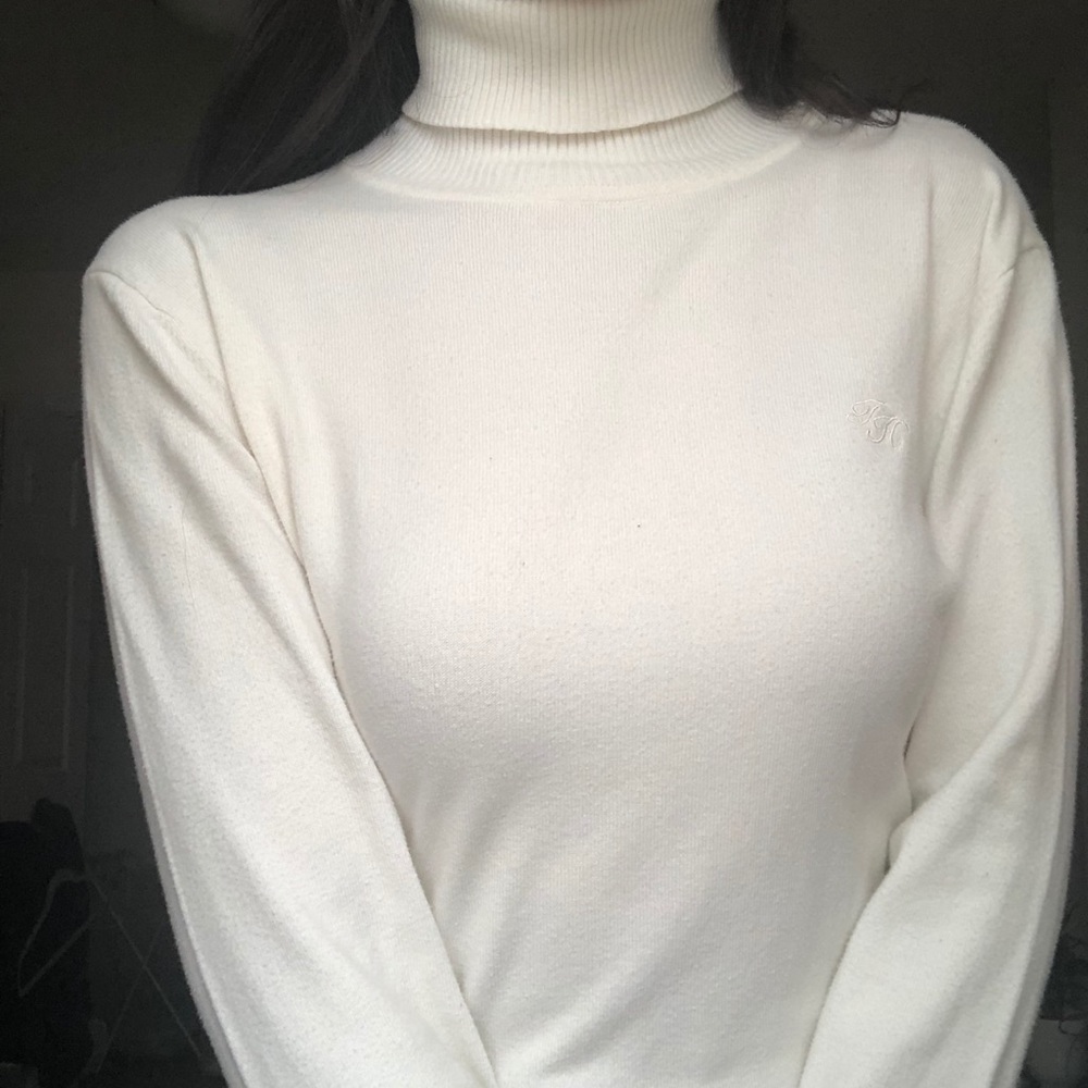 White Turtle Neck - Picture 2 of 5